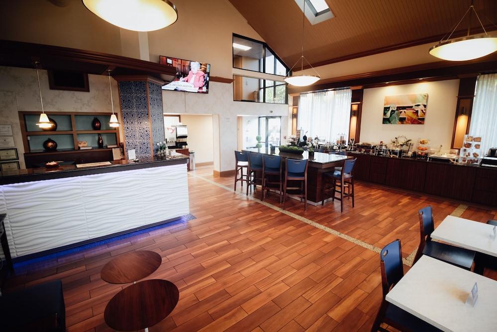 Hotel Western Coliseum 3*