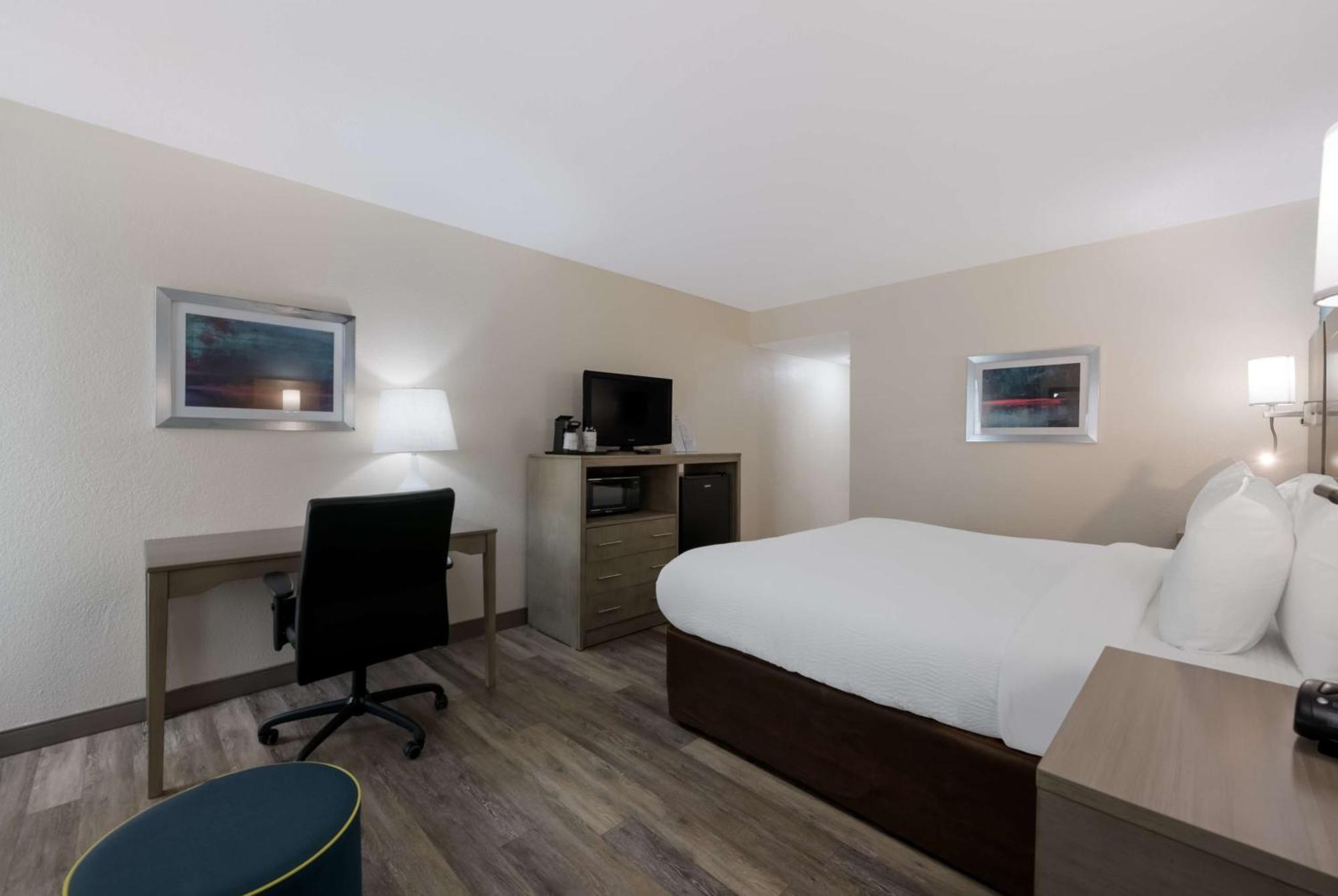 Western Coliseum Hotel 3*